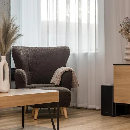 Center Loft Near Port