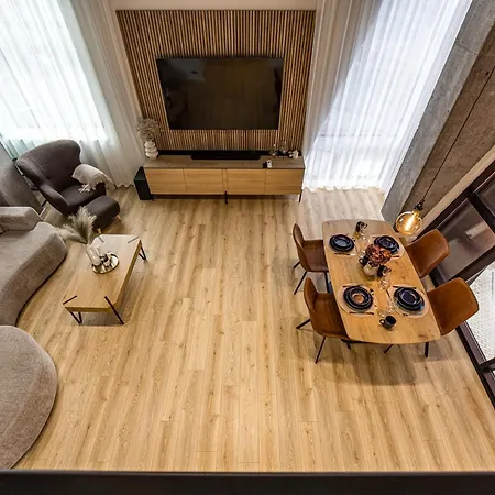 Center Loft Near Port