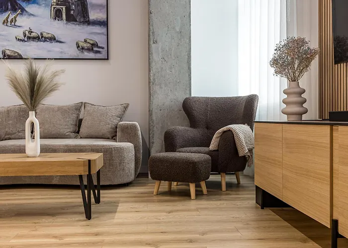 Center Loft Near Port דירה קלייפדה