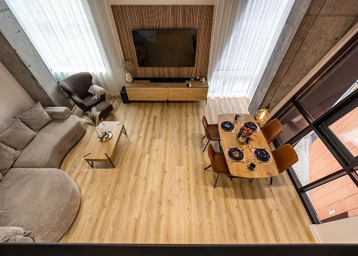 Center Loft Near Port